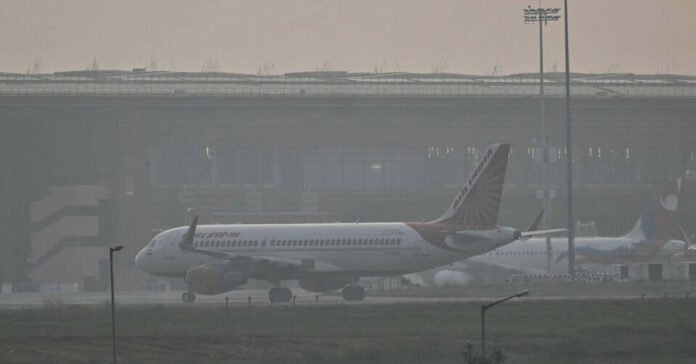 మంచు ముసుగులో విమాన ప్రయాణాలు