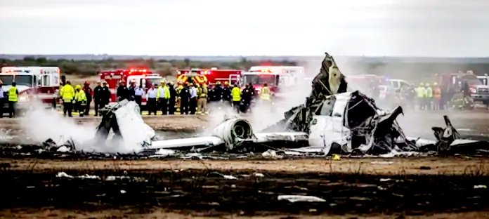 కూలిన మెక్సికో నేవీ విమానం.. ఐదుగురి మృతి