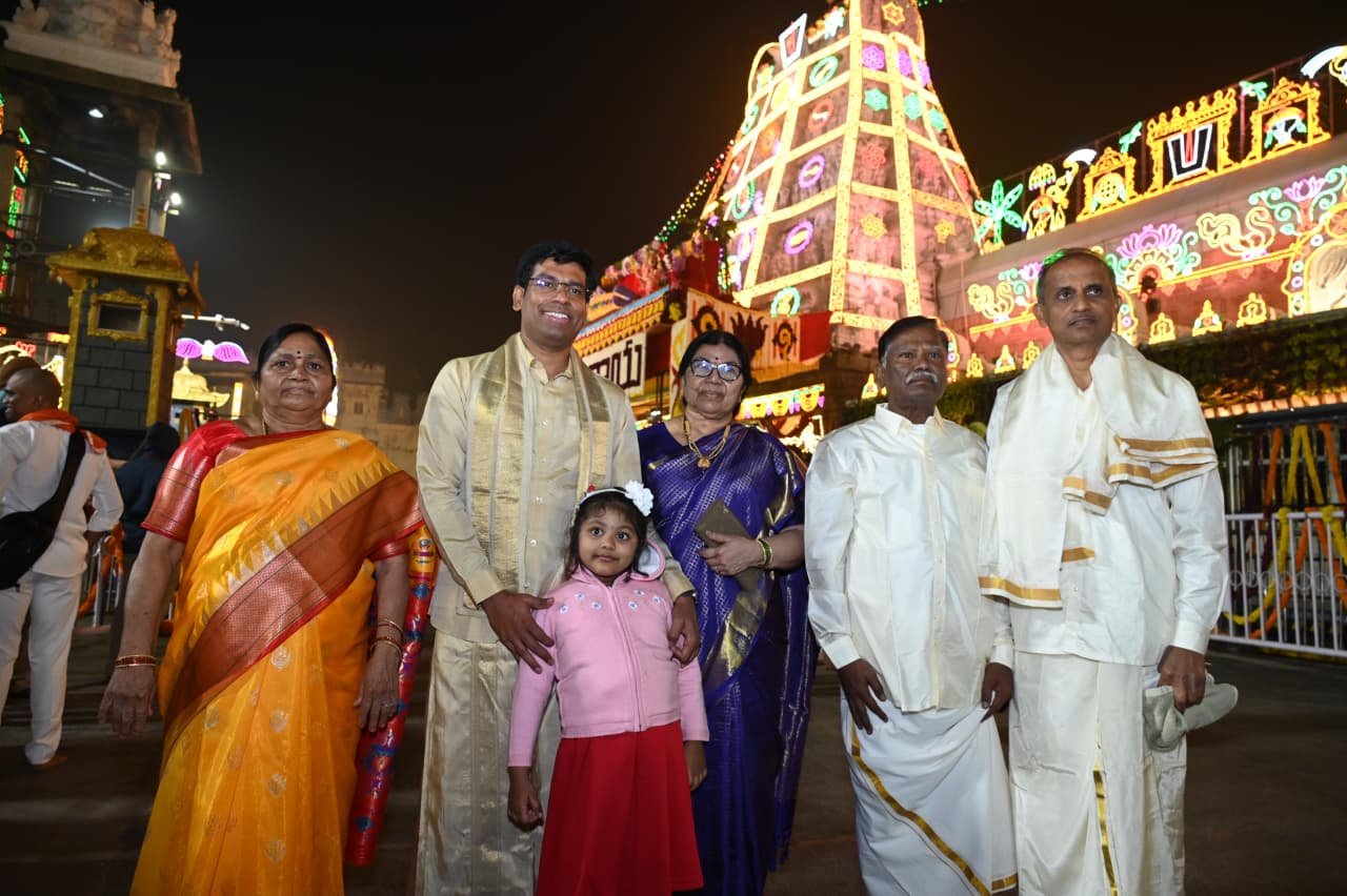 శ్రీవారి సేవలో కలెక్టర్ కుటుంబం