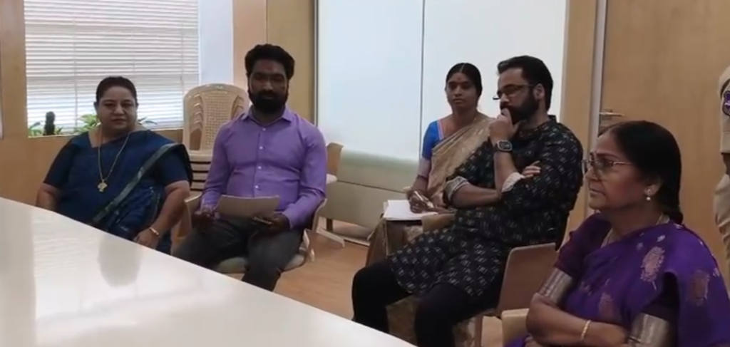 Shivaji at Mahila commission