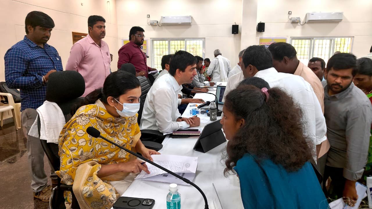 రేపు కలెక్టరేట్‌లో 'ప్రజా సమస్యల పరిష్కార వేదిక': ప్రజలు సద్వినియోగం చేసుకోవాలన్న కలెక్టర్ సుమిత్ కుమార్