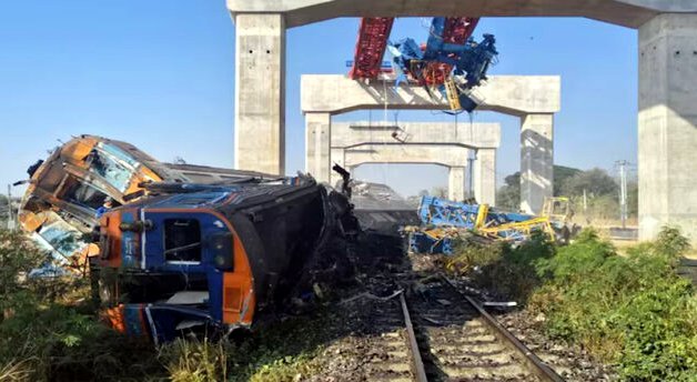 థాయిలాండ్‌లో ఘోర రైలు ప్రమాదం: కదులుతున్న రైలుపై కూలిన భారీ క్రేన్ - 22 మంది మృతి