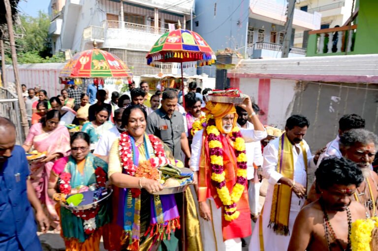 చంద్రగిరిలో ఎల్లమ్మ తల్లి సంక్రాంతి ఉత్సవాల సందడి: అమ్మవారికి పట్టువస్త్రాలు సమర్పించిన ఎమ్మెల్యే పులివర్తి నాని!