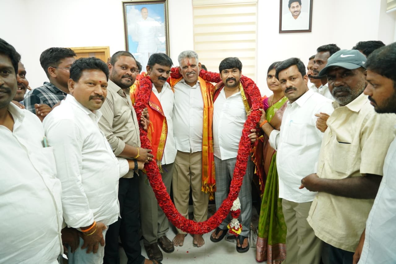 ఒంగోలులో చెవిరెడ్డికి బ్రహ్మరథం: 226 రోజుల తర్వాత భారీ ఎత్తున జనసందోహం