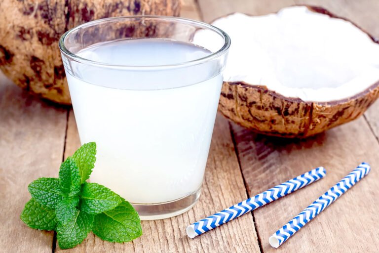 కొబ్బరినీళ్లతో ఆరోగ్యం: ప్రకృతి ప్రసాదించిన అమృతధార - ఆరోగ్య ప్రయోజనాల సమాహారం