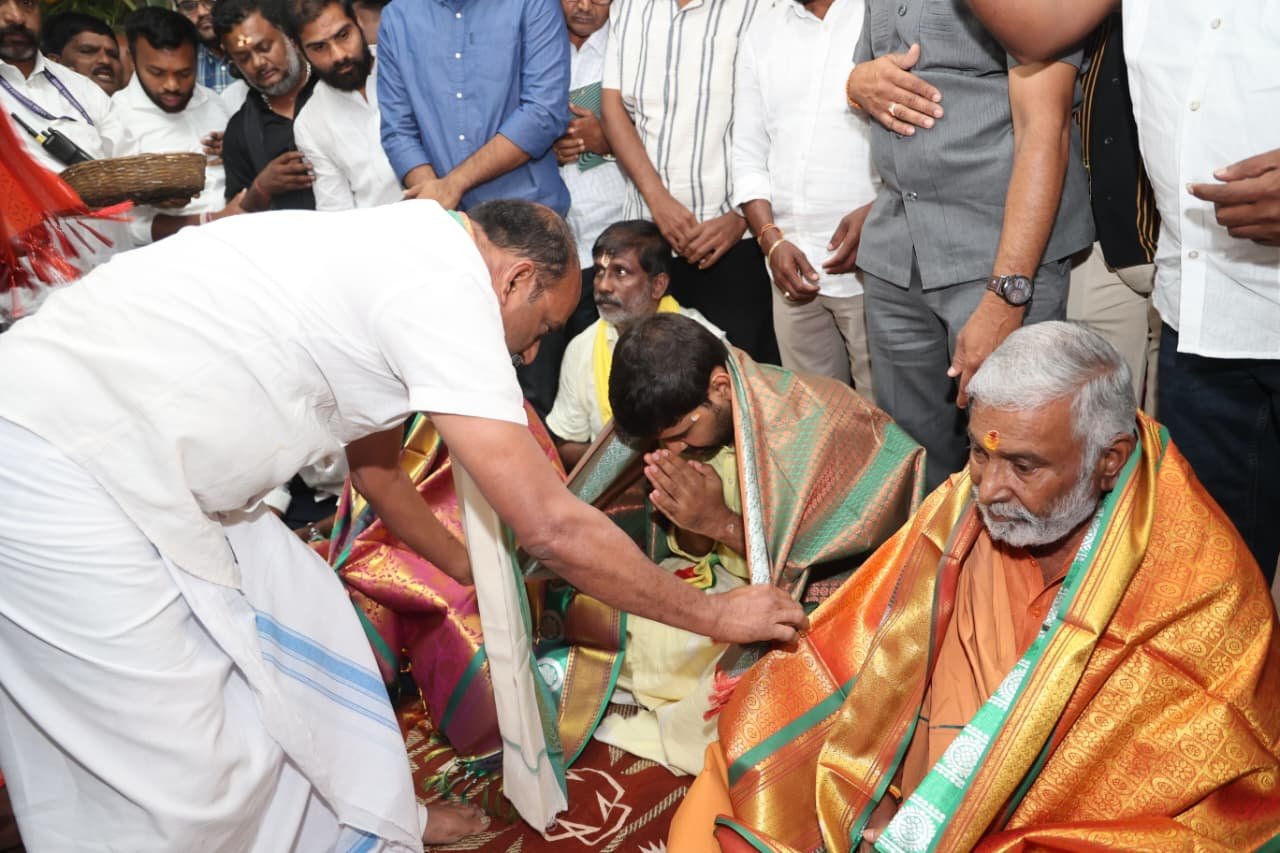 తలకోనలో పెద్దిరెడ్డి, చెవిరెడ్డి కుటుంబాల పూజలు