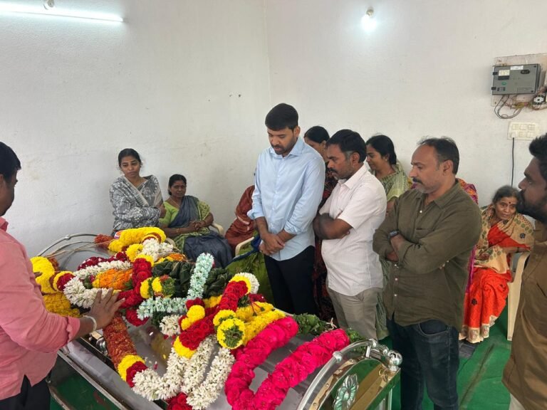 వెంకటసుబ్బారెడ్డి పార్థివ దేహానికి చెవిరెడ్డి మోహిత్ రెడ్డి నివాళులు