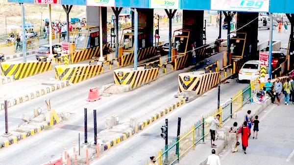 ఏప్రిల్ 1 నుంచి నేషనల్ హైవేలపై కొత్త రూల్: టోల్ ప్లాజాల వద్ద ఇక ‘నో క్యాష్’!