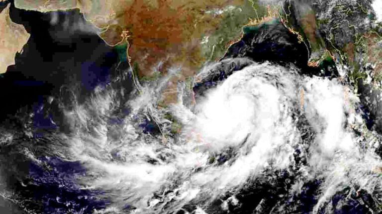 అగ్నేయ బంగాళాఖాతంలో తీవ్ర అల్పపీడనం