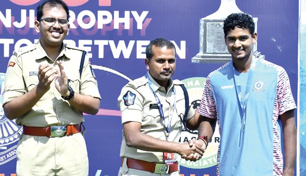 విదర్భపై ఆంధ్ర ఘన విజయం: రంజీ గ్రూపులో అగ్రస్థానం!