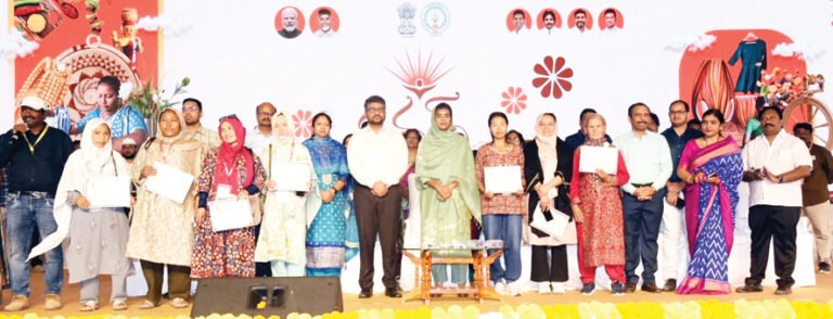 గొప్ప స్ఫూర్తినింపిన సరస్ మేళా: రూ. 25 కోట్ల విక్రయాలు.. 14 లక్షల మంది సందర్శన!