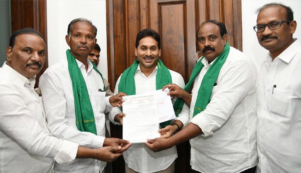 పొగాకు రైతుల గోడు - లడ్డూ వివాదంపై వైఎస్సార్‌సీపీ ధ్వజం