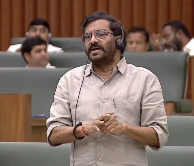 సోలార్ భూముల లీజు ఎకరాకు రూ.30 వేలు ఉండాలి: సోమిరెడ్డి