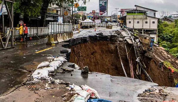 ఇండోనేషియాలో కొండచరియల విషాదం: 53కు చేరిన మృతుల సంఖ్య