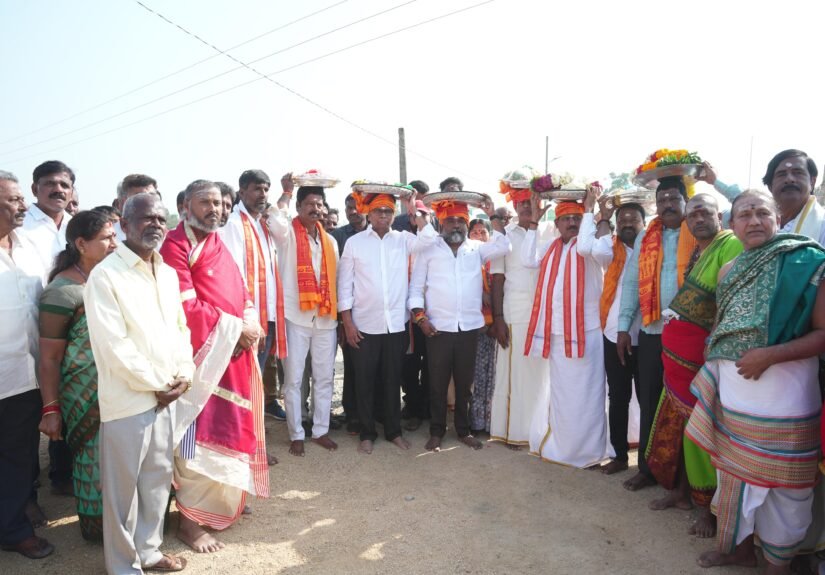 శ్రీ కాలభైరేశ్వర స్వామివారికి పట్టువస్త్రాల సమర్పణ