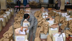 తుపాకీ నీడలో బ్యాలెట్ యుద్ధం!