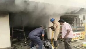 ఉయ్యూరులో భారీ అగ్నిప్రమాదం.. పరుపుల దుకాణం దగ్ధం, రూ. 3 లక్షల ఆస్తినష్టం!