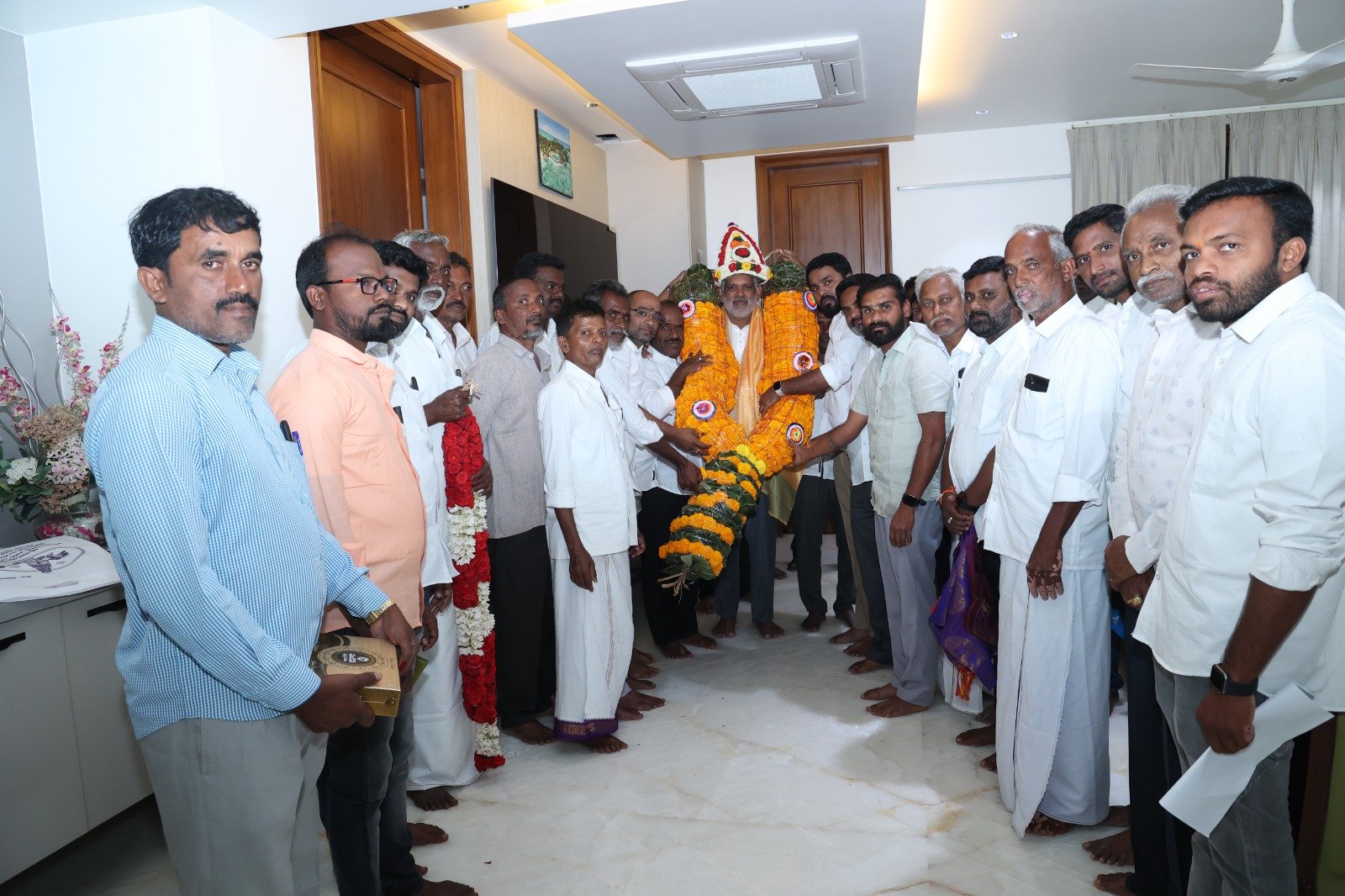 తుమ్మలగుంటలో చెవిరెడ్డి సందడి..