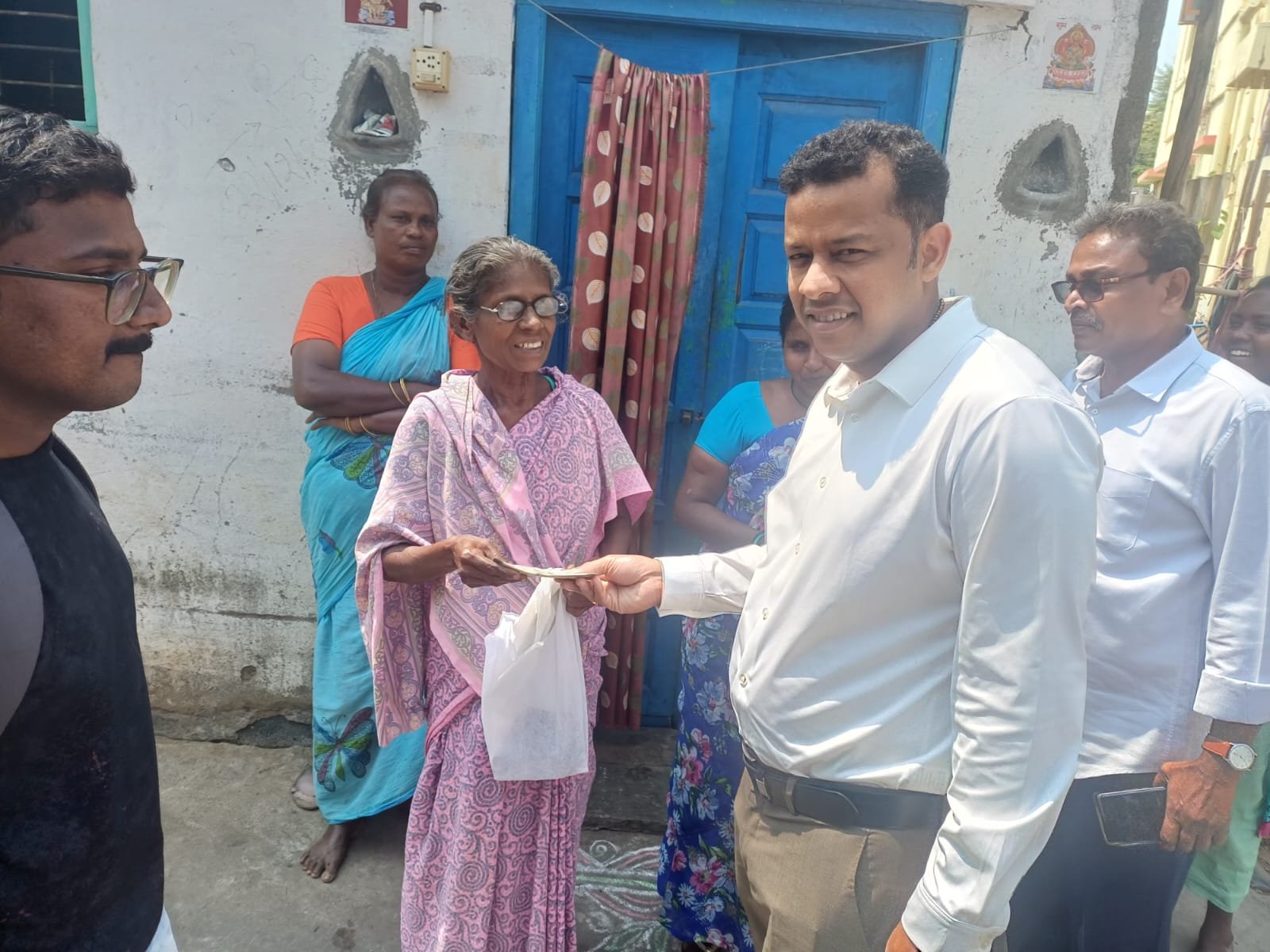 సామాజిక భద్రతే ధ్యేయం: కలెక్టర్