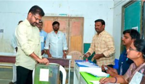 కొడంగల్‌లో ఓటు వేసిన ముఖ్యమంత్రి రేవంత్ రెడ్డి
