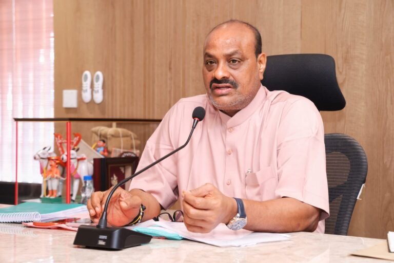 పక్షి ఫ్లూపై భయం వద్దు.. :మంత్రి