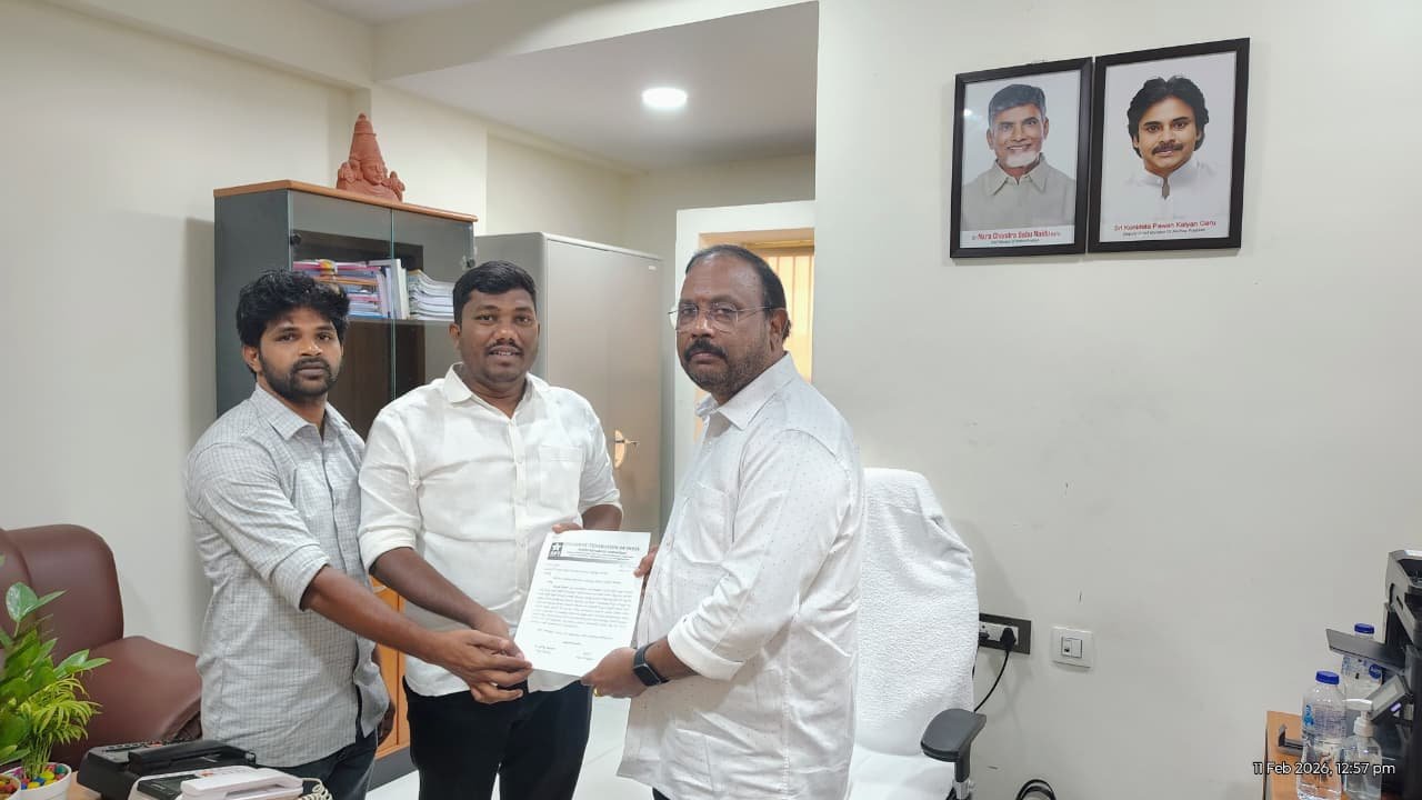 అధిక ఫీజుల వసూలు.. కోట్లలో అక్రమ లావాదేవీలు