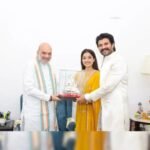 అమిత్ షాను కలిసిన నూతన దంపతులు విజయ్ - రష్మిక