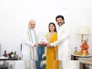 అమిత్ షాను కలిసిన నూతన దంపతులు విజయ్ - రష్మిక