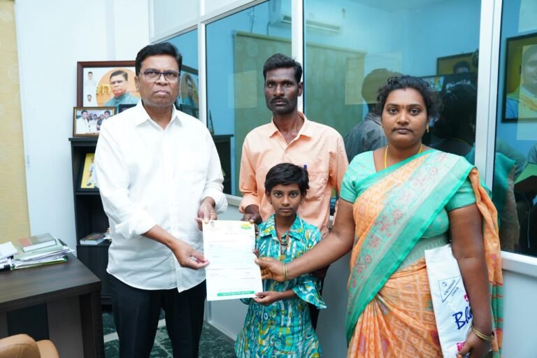 చిత్తూరులో రూ.6 లక్షల చెక్కుల పంపిణీ!