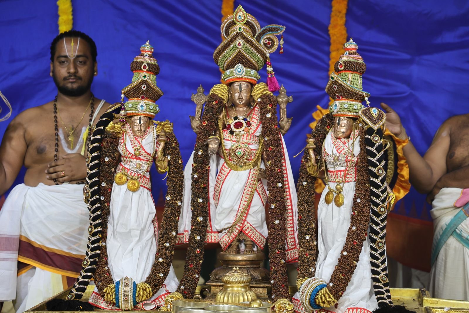 వైభవంగా శ్రీదేవి భూదేవి సమేత కల్యాణ వేంకటేశ్వరుస్వామి స్నపన తిరుమంజనం