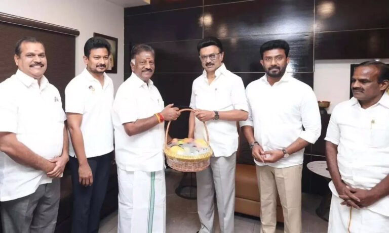 తమిళనాడు రాజకీయాల్లో పెను సంచలనం