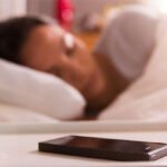 మెలటోనిన్ ఉత్పత్తిపై ప్రభావం.. నిద్రకు దూరం