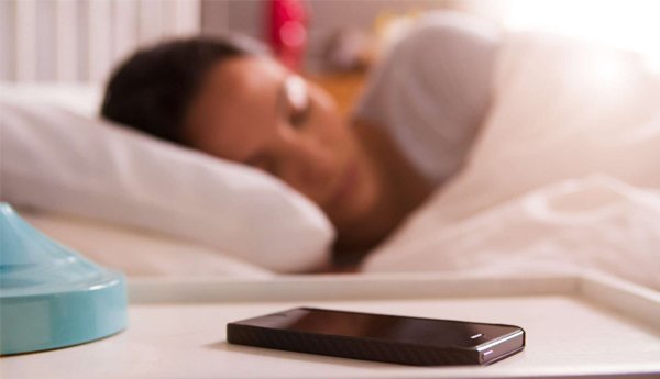 మెలటోనిన్ ఉత్పత్తిపై ప్రభావం.. నిద్రకు దూరం
