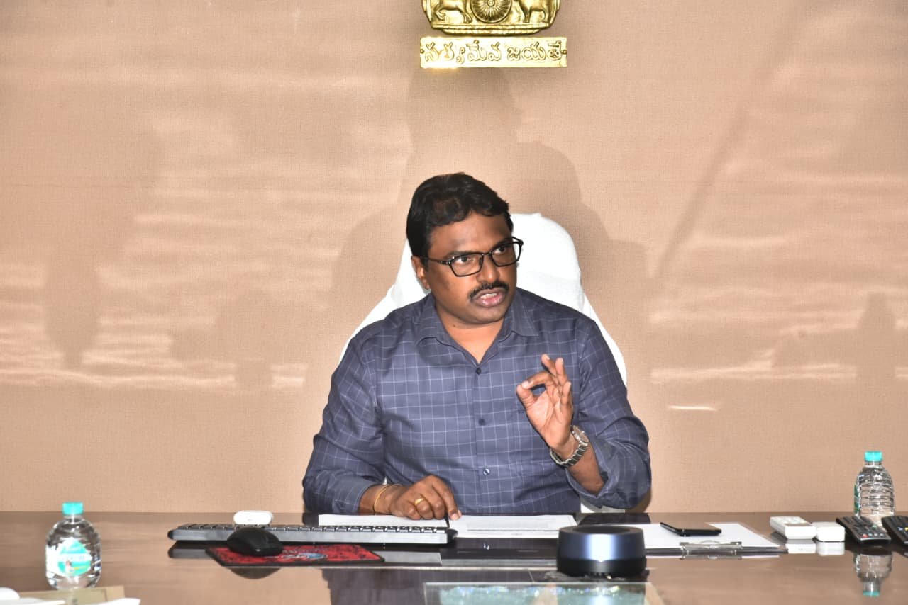 చిన్నారుల భవిష్యత్తుపై కలెక్టర్ స్పెషల్ ఫోకస్