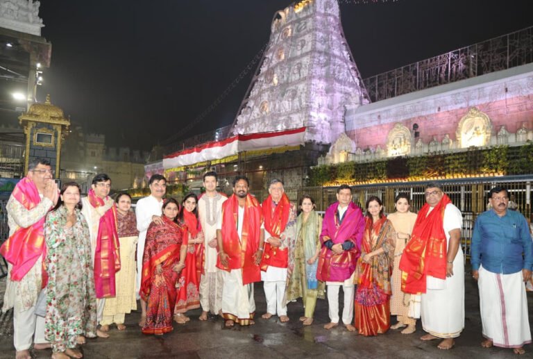 శ్రీవారి సన్నిధిలో యూపీ స్పీకర్ సతీష్ మహానా