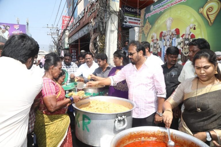 సేవాపథంలో తుడా చైర్మన్ కుమార్తె పుట్టినరోజు