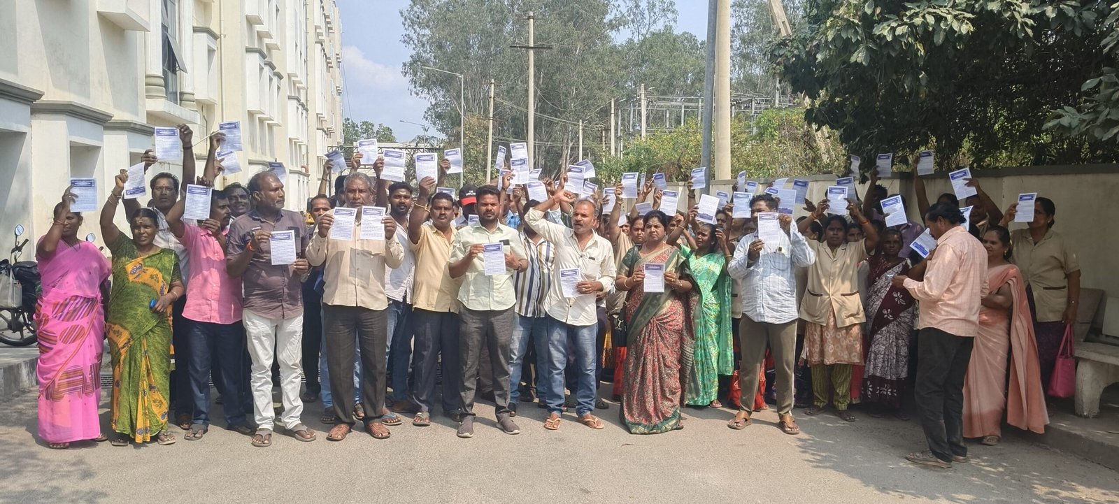 స్విమ్స్ కార్మికుల సమరశంఖం..