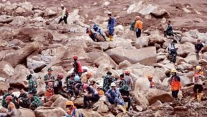 గాజాపై ఇజ్రాయిల్ బాంబుల వర్షం: కాల్పుల విరమణకు తూట్లు