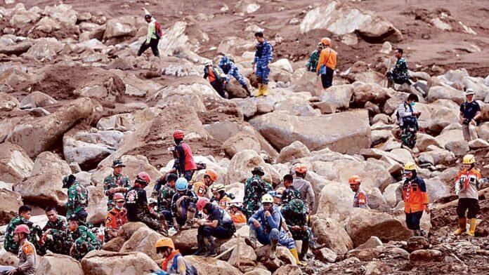 గాజాపై ఇజ్రాయిల్ బాంబుల వర్షం: కాల్పుల విరమణకు తూట్లు