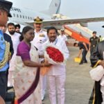 రాష్ట్రపతికి స్వాగతం పలికిన మంత్రి స్వామి