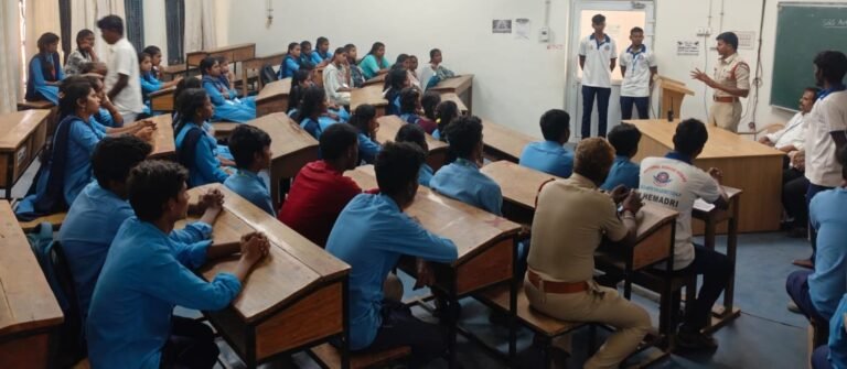 ఎస్‌జిఎస్ ఆర్ట్స్ కాలేజీలో తిరుపతి పోలీసుల భరోసా