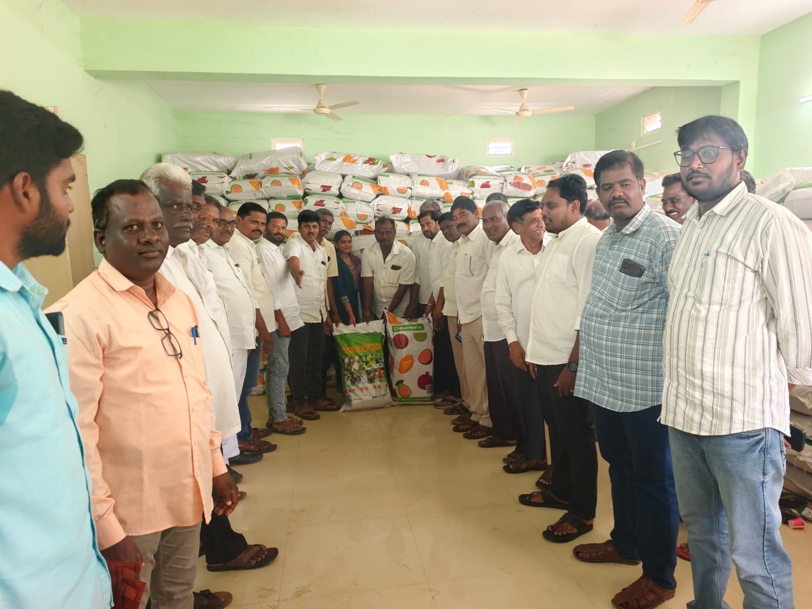 మామిడి రైతులకు వరం.. 50 శాతం రాయితీతో..