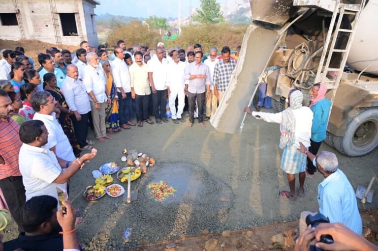 చంద్రగిరి అభివృద్ధియే నా ధ్యేయం.. రూ. 5 కోట్లతో సీసీ రోడ్ల పనులకు ఎమ్మెల్యే పులివర్తి నాని భూమి పూజ!