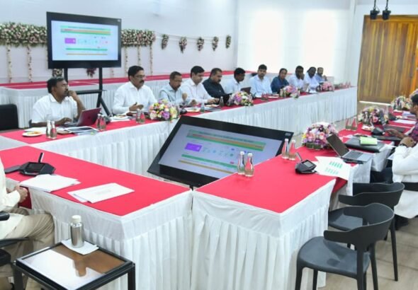 పాలనలో సమర్థత పెంచడమే లక్ష్యంగా సీఎం కీలక ఆదేశాలు