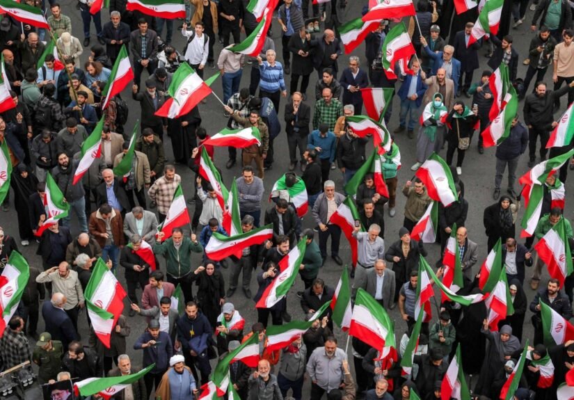 ఖమేనీ హతం.. వీధుల్లోకి వచ్చి ఇరాన్ ప్రజల సంబరాలు!