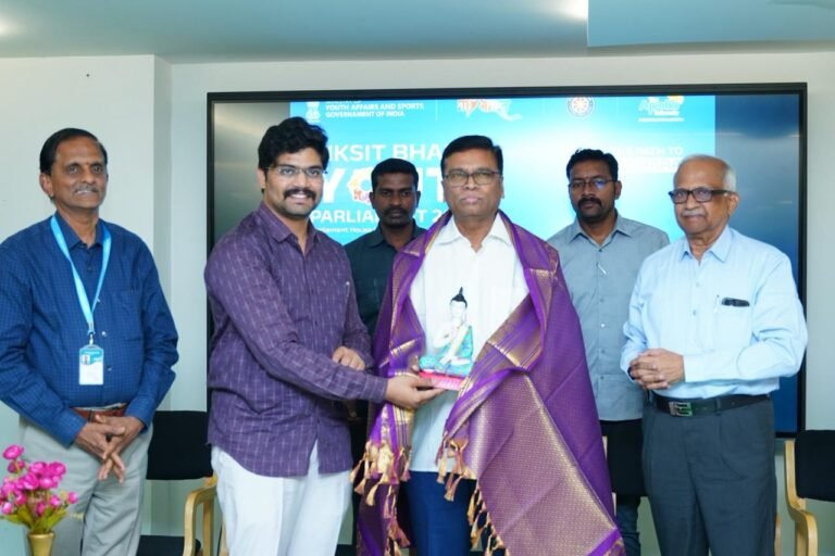 భారతదేశ ఉజ్వల భవిష్యత్తు యువత చేతుల్లోనే ఉంది