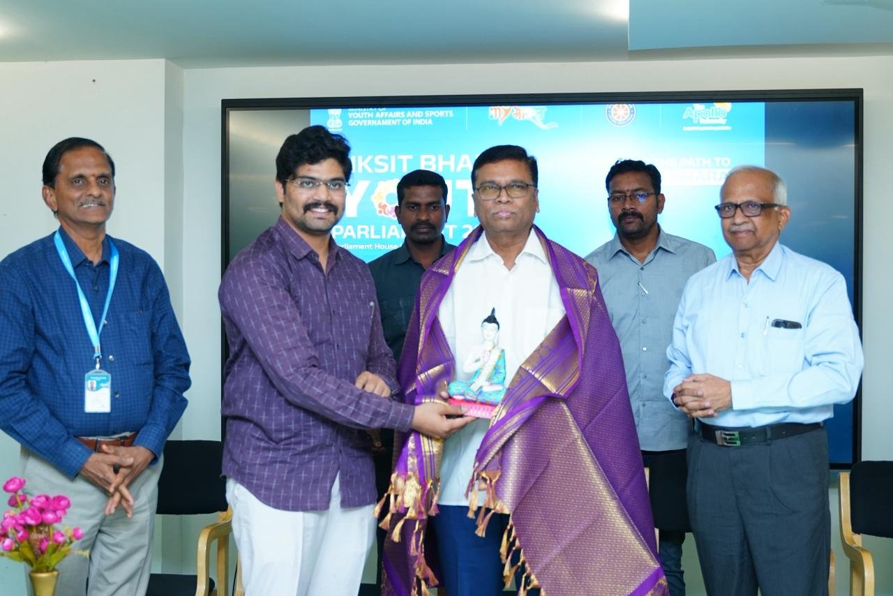 భారతదేశ ఉజ్వల భవిష్యత్తు యువత చేతుల్లోనే ఉంది