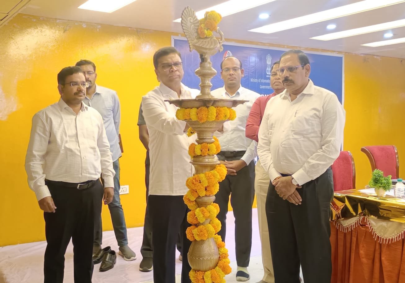 జాతీయ పథకాలు ప్రజలకు చేరువ చేయండి