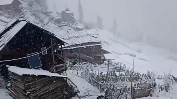 KASHMIR VALLEY WITH FULL OF SNOW