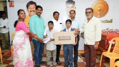 ప్రతిభావంతులకు మంత్రి ‘స్వామి’ ప్రోత్సాహం